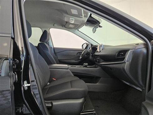 Used 2023 Nissan Rogue S image 17