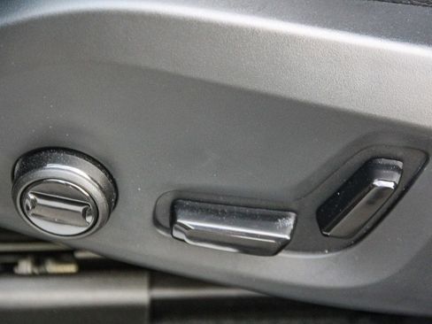 Used 2025 Volvo XC60 B5 Plus image 20