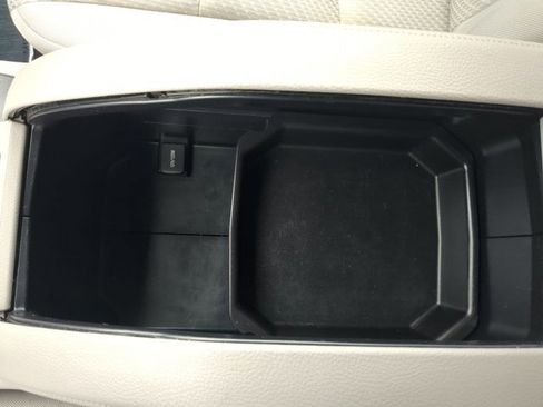 Used 2019 Toyota Highlander LE image 18