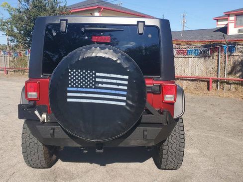 Used 2012 Jeep Wrangler Unlimited Sport image 4