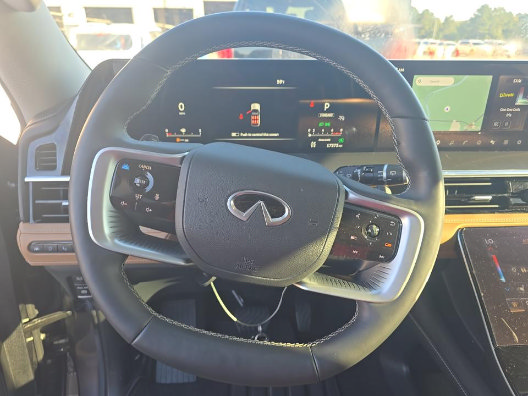 Used 2025 INFINITI QX80 Luxe AWD/4WD image 3