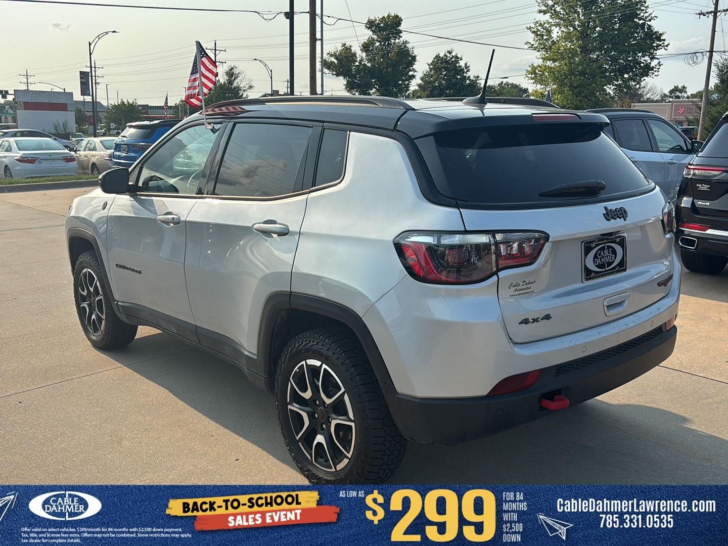 Used 2025 Jeep Compass Trailhawk AWD/4WD image 4