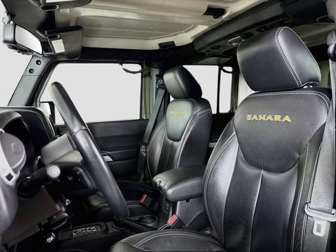 Used 2015 Jeep Wrangler Unlimited Sahara w/ Connectivity Group AWD/4WD image 22