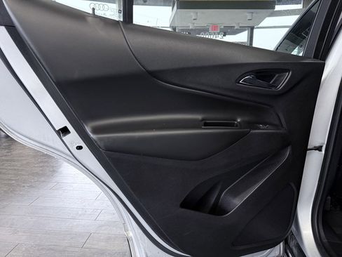 Used 2018 Chevrolet Equinox LT image 24