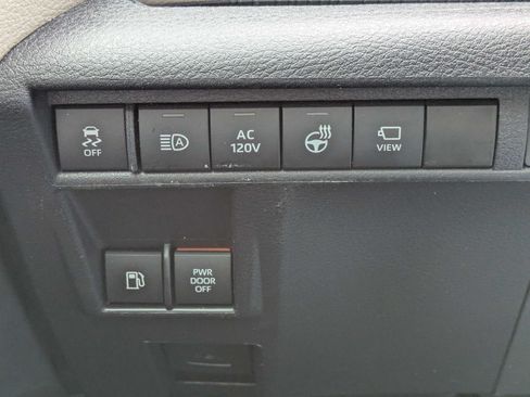 Used 2024 Toyota Sienna Platinum FWD image 30