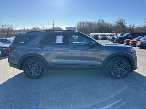 Used 2025 Ford Explorer ST-Line w/ ST-Line Street Pack image 6