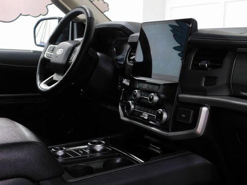 Used 2024 Ford Expedition XLT image 92