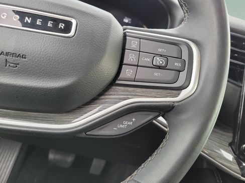 Used 2022 Jeep Wagoneer Series II AWD/4WD image 23