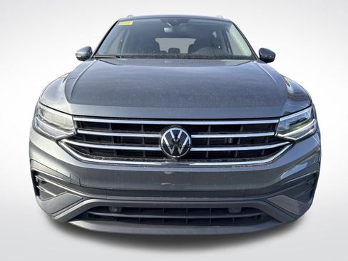 Certified 2024 Volkswagen Tiguan SE image 9