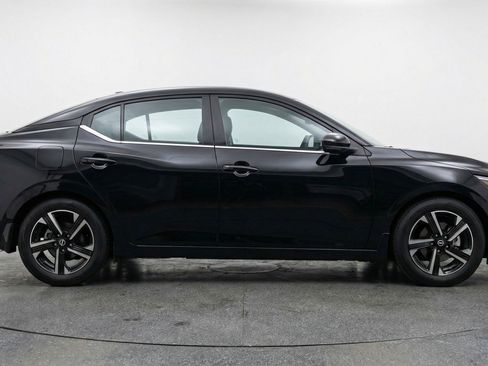 Used 2025 Nissan Sentra SV image 11