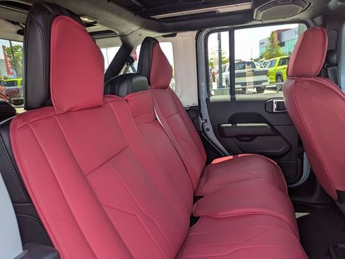 Used 2023 Jeep Wrangler Unlimited Sahara AWD/4WD image 31