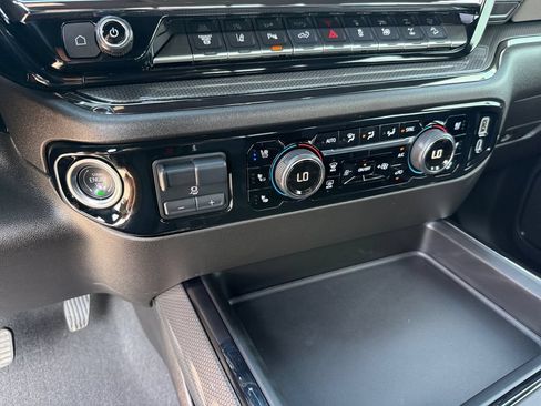 Used 2025 Chevrolet Silverado 2500 ZR2 w/ Technology Package AWD/4WD image 21