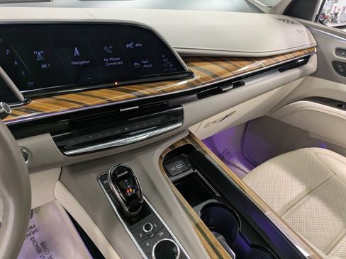 Used 2022 Cadillac Escalade Premium Luxury Platinum image 10