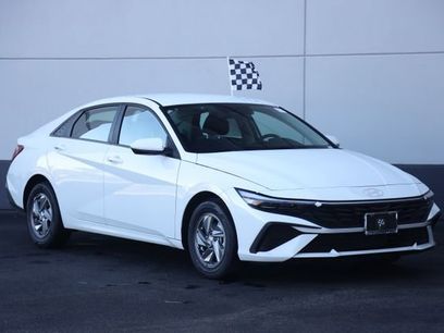 New 2025 Hyundai Elantra SE