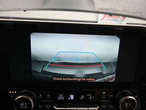 Used 2023 Toyota Highlander XLE image 25