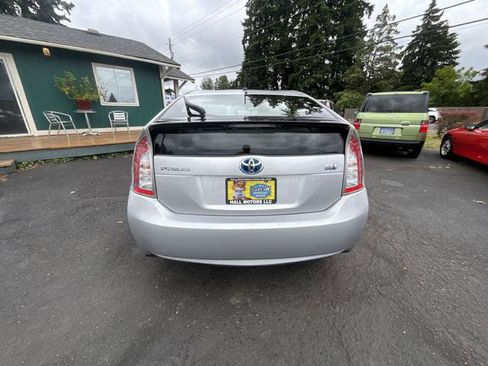 Used 2014 Toyota Prius Two FWD image 5