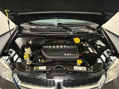 Used 2018 Dodge Grand Caravan SXT image 14