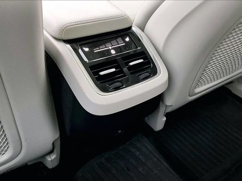 Certified 2024 Volvo XC60 B5 Ultimate w/ Protection Package Premier AWD/4WD image 30