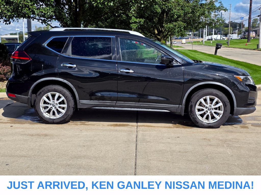 Used 2018 Nissan Rogue SV w/ Premium Package AWD/4WD image 2