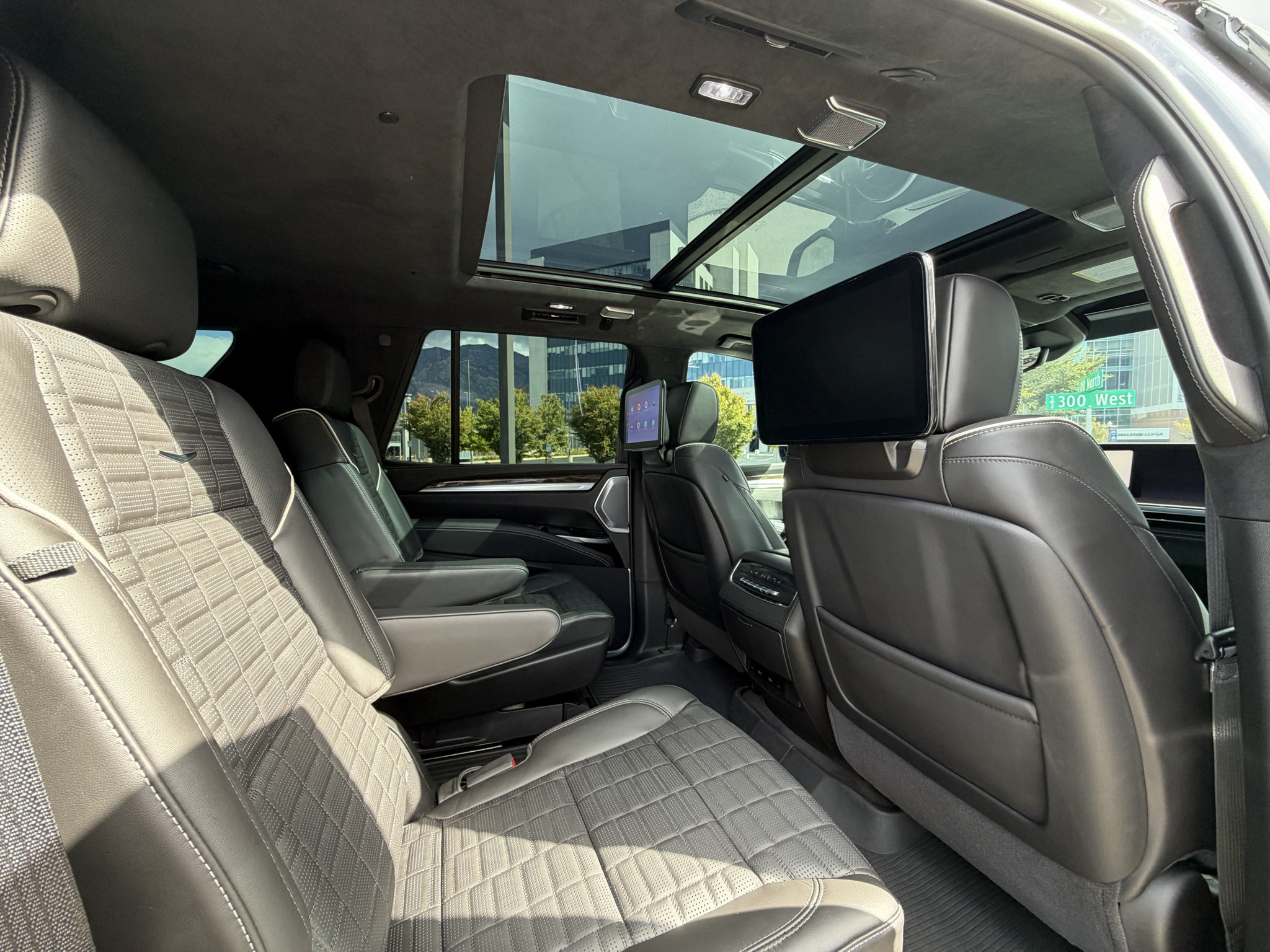 Used 2026 Cadillac Escalade Platinum Sport w/ LPO, ONYX Package AWD/4WD image 16