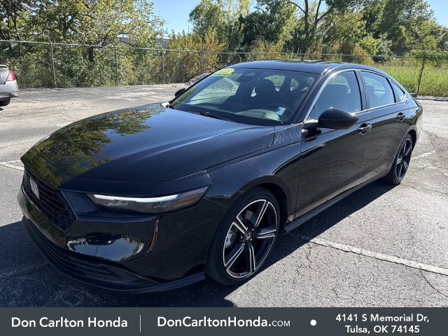 Used 2023 Honda Accord Sport image 3