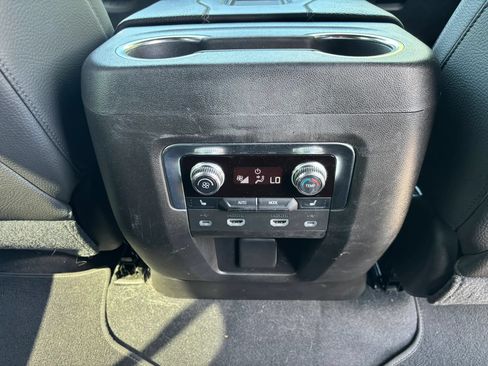 Used 2021 GMC Yukon Denali w/ Denali Ultimate Package AWD/4WD image 19