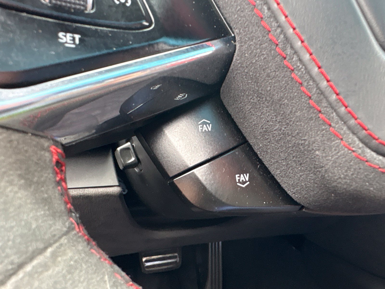 Used 2020 Chevrolet Corvette Stingray Premium Cpe w/ 3LT Preferred Equipment Group RWD image 31