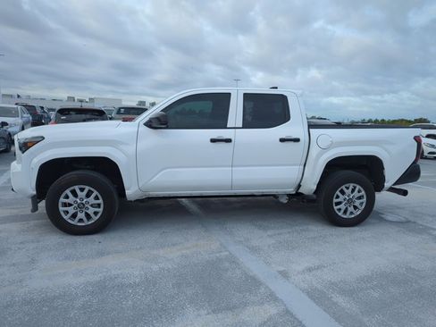 Used 2024 Toyota Tacoma SR image 5
