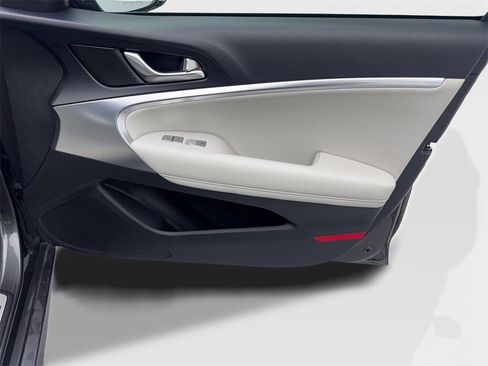 Used 2025 Genesis G70 2.5T image 49