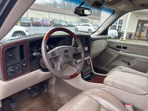 Used 2005 Cadillac Escalade AWD image 15