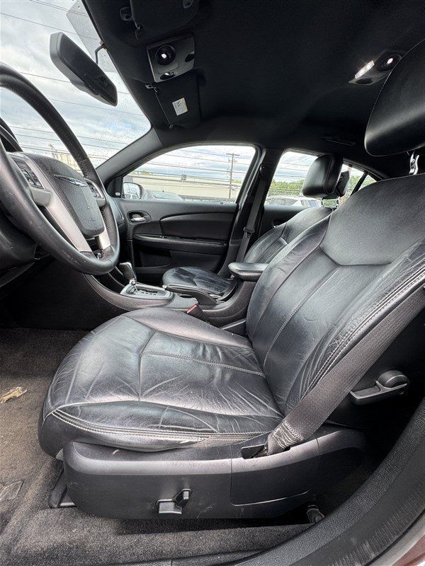 Used 2013 Chrysler 200 Limited FWD image 11