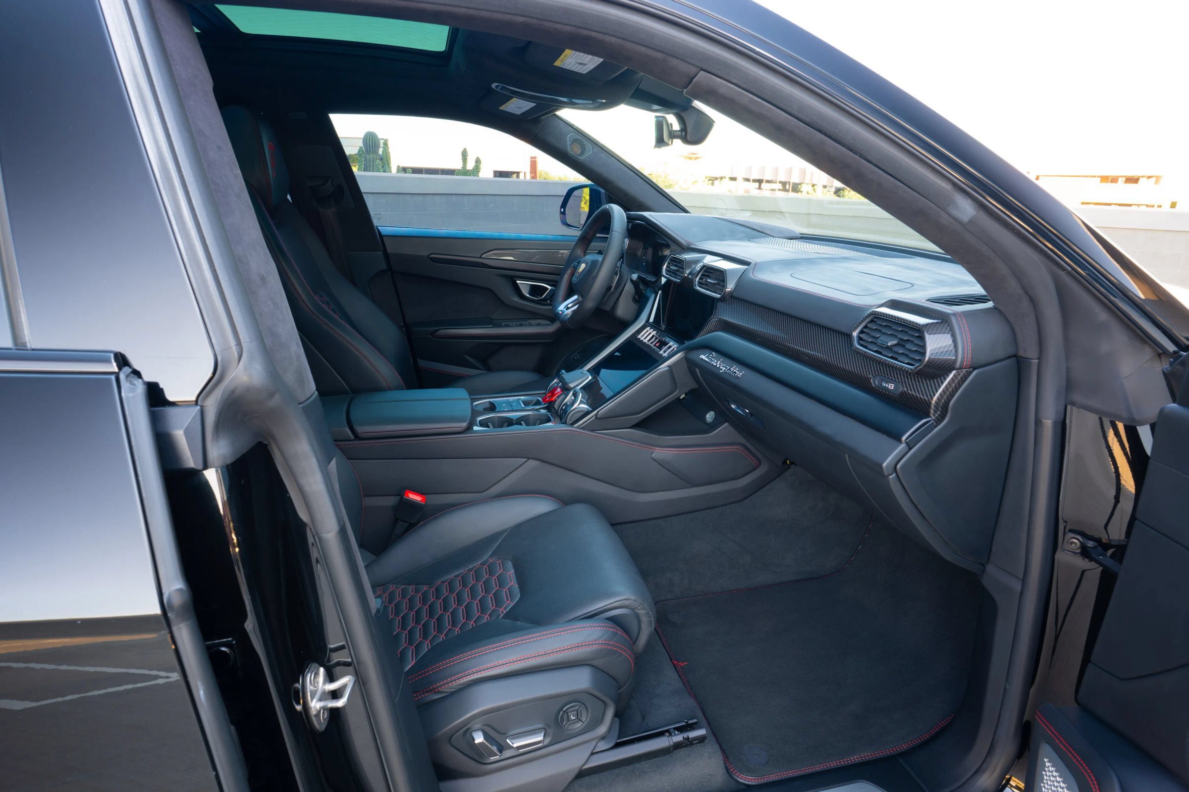Used 2021 Lamborghini Urus AWD/4WD image 27
