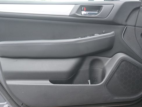 Used 2019 Subaru Outback 2.5i Premium image 14