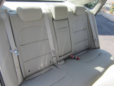 Used 2011 Hyundai Azera Limited FWD image 17