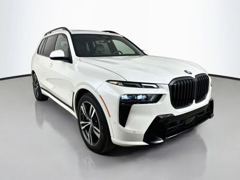 Used 2026 BMW X7 xDrive40i w/ M Sport Package AWD/4WD image 3