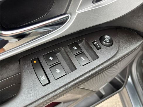 Used 2017 Chevrolet Equinox Premier w/ Enhanced Convenience Package FWD image 17