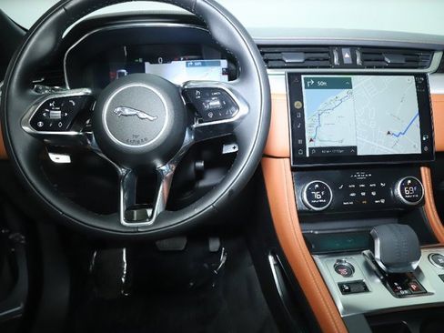 Used 2025 Jaguar F-PACE R-Dynamic S image 15