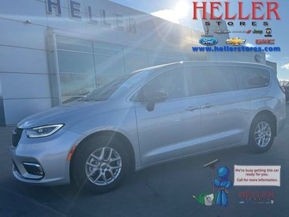 Used 2024 Chrysler Pacifica Touring-L