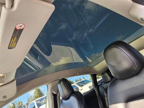 Used 2022 Tesla Model Y Long Range image 17