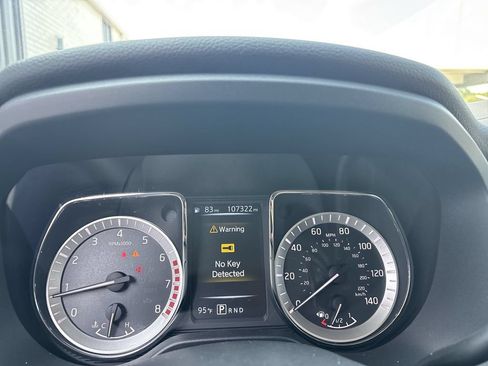Used 2018 Nissan Titan SV RWD image 10