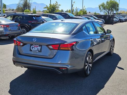 Used 2021 Nissan Altima 2.5 SV image 3