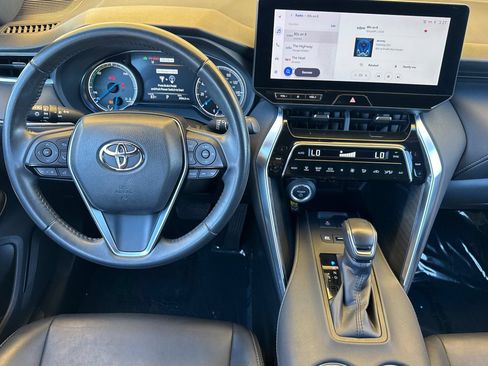 Certified 2023 Toyota Venza XLE AWD/4WD image 18