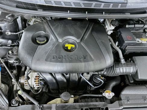 Used 2013 Hyundai Elantra FWD image 27