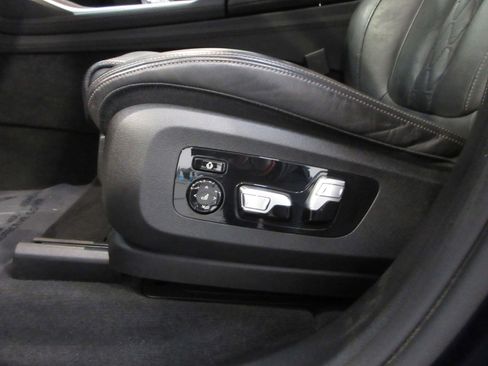 Used 2020 BMW X7 M50i image 31