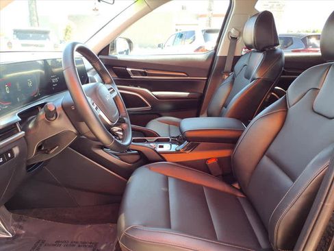 Used 2025 Kia Telluride S FWD image 19