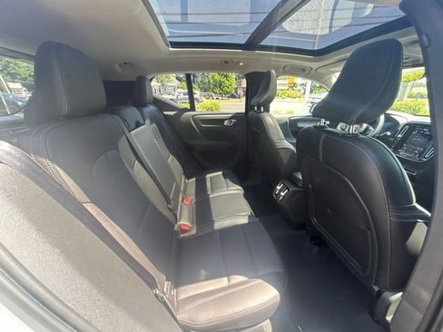 Used 2025 Volvo XC40 B5 Plus AWD/4WD image 13