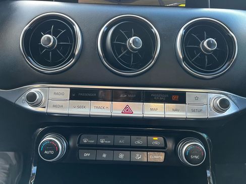 Used 2018 Kia Stinger Premium image 19