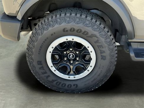 Certified 2025 Ford Bronco Outer Banks w/ Sasquatch Package image 16