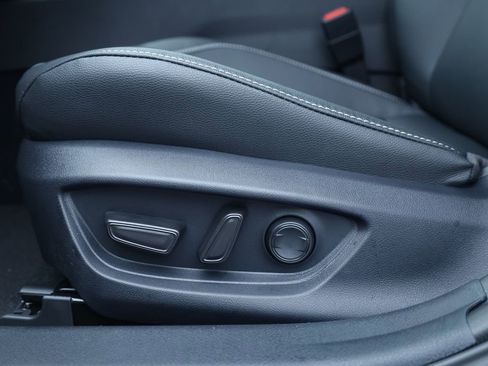 Used 2025 Toyota Camry SE image 27