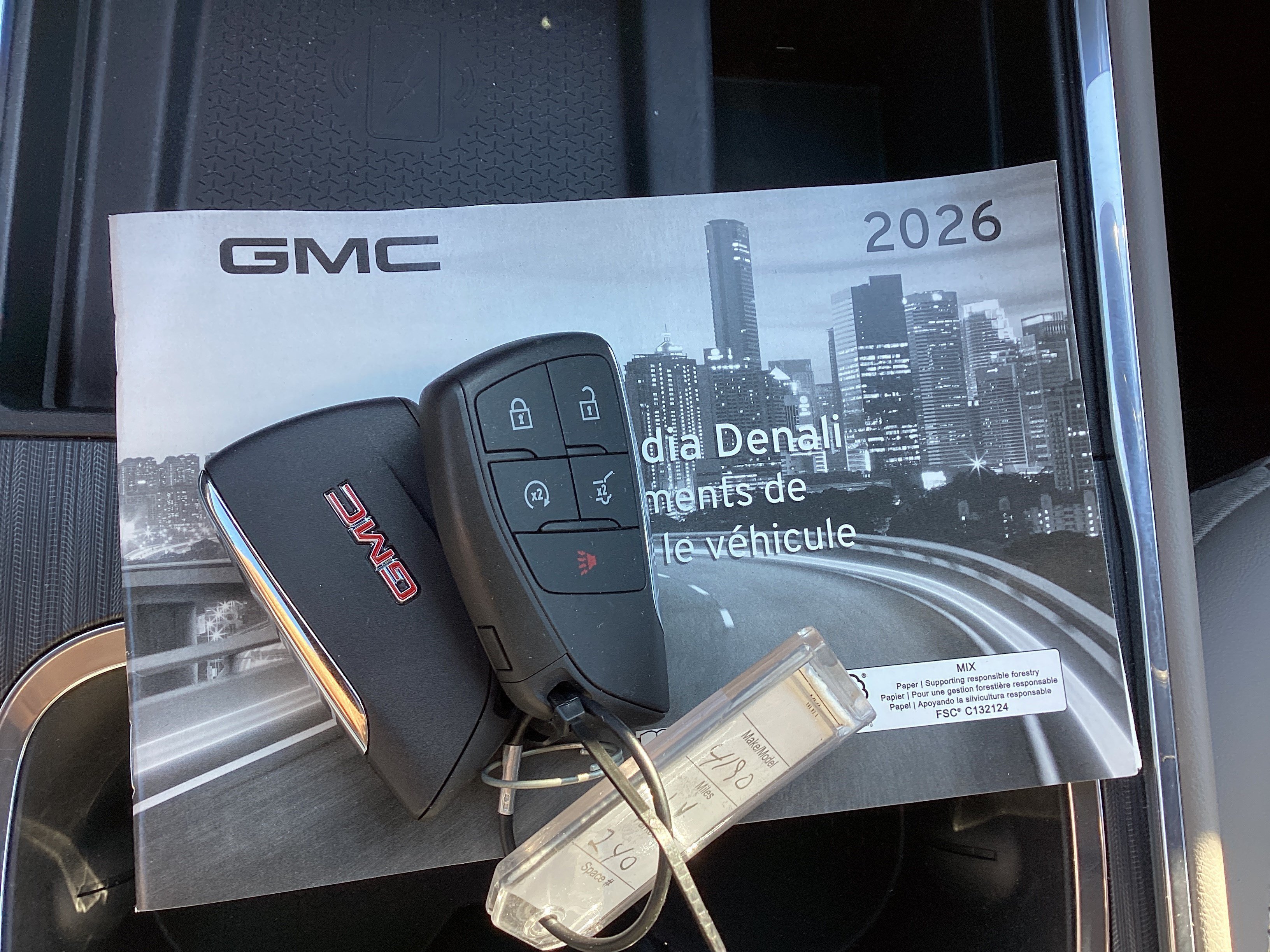 Used 2026 GMC Acadia Elevation w/ Elevation Premium Package FWD image 23